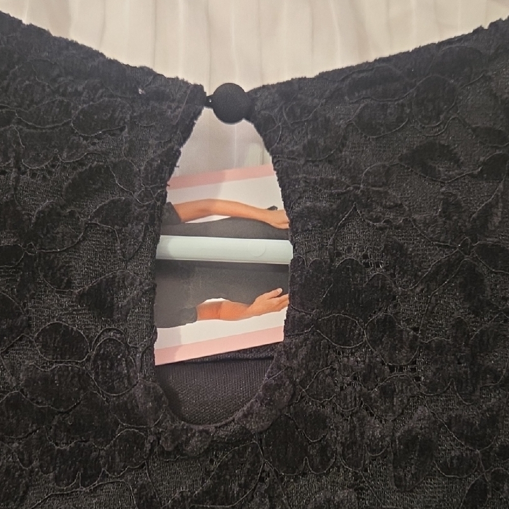 Elegant Black Lace Short Sleeve Top - Picture 3 of 8